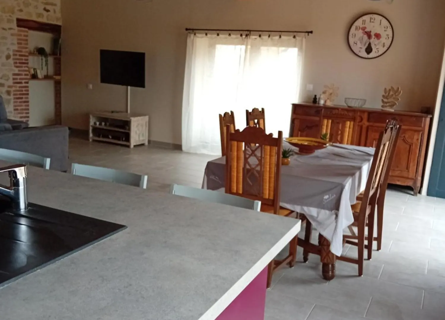 Holiday home Maison De Campagne Glaine-Montaigut France